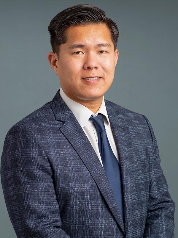 Faculty profile photo of Derek  Ju