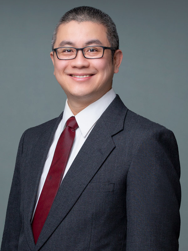 Faculty profile photo of Raymond  Lau