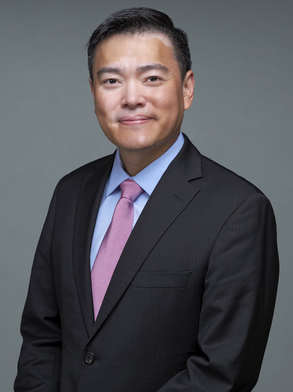 Faculty profile photo of David  Shin